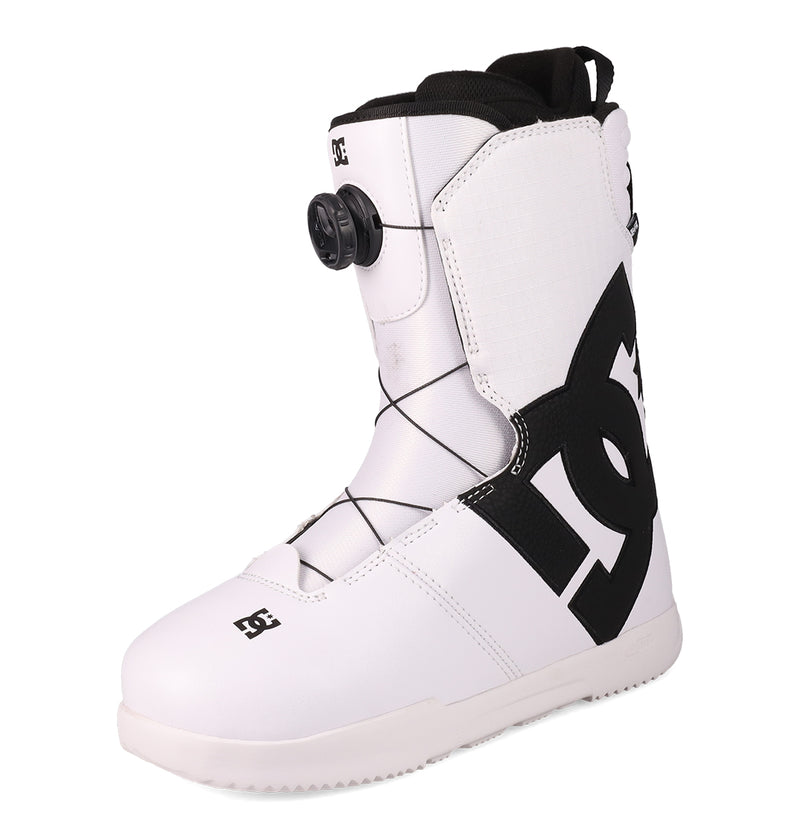 The Men's Court Graffik BOA® Snowboard Boots by DC Shoes are white with black accents, showcasing a black DC logo on the side and equipped with a BOA Fit System lacing system on the tongue for quick adjustments. These skate-inspired boots are pictured against a plain white background.