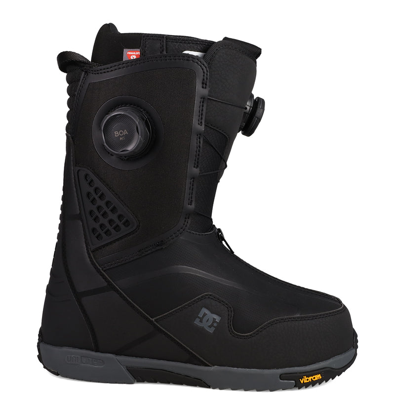 Black Men’s DC Quantum Snowboard Boots featuring a side-mounted BOA Fit System dial and a gray lugged sole.