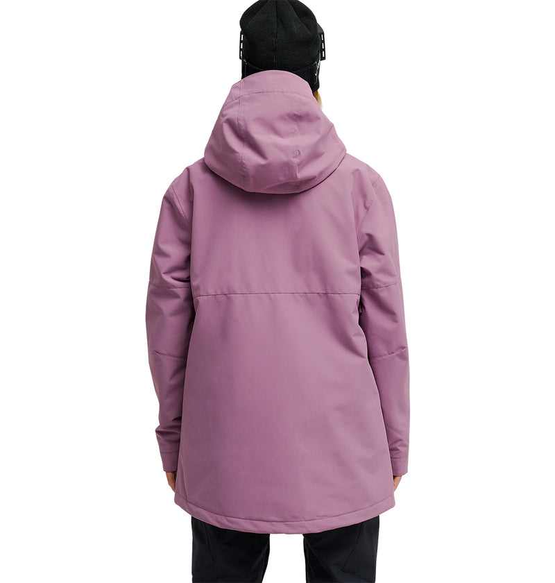 A person wearing a light purple DC Shoes Cruiser Jacket and a black hat stands facing away, showcasing the back of this waterproof jacket against a white background—emphasizing its premium snow performance.