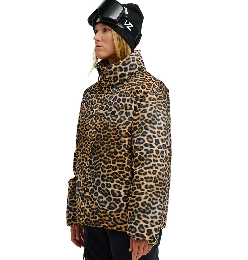 Wearing the DC Shoes Aura Puffer Jacket in leopard print, along with black snow goggles and a black beanie, a person stands facing left against a plain white background—ready for peak snow performance with breathable protection.