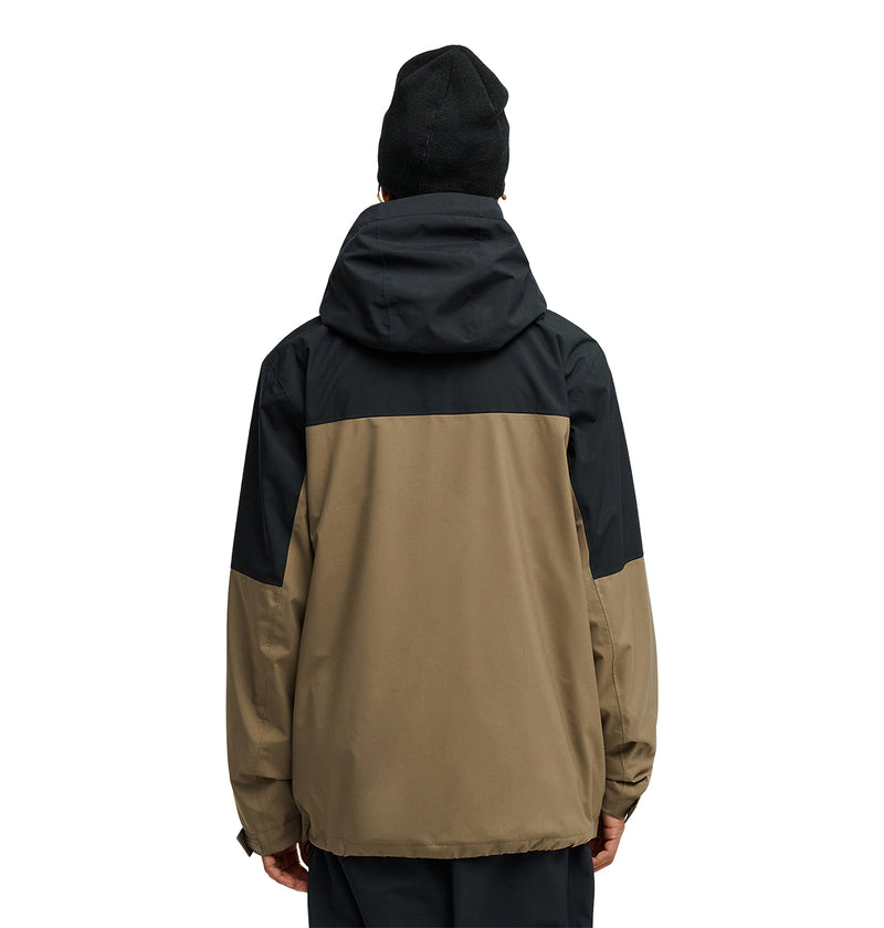 A person is shown from behind against a plain white background wearing a black beanie and the DC Shoes Edge Jacket 20K in a two-tone brown and black design.